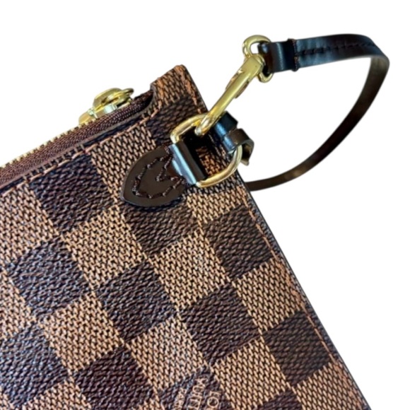 LOUIS VUITTON Pochette Wristlet • Brown Damier Ebene • Excellent Condition - Picture 7 of 10